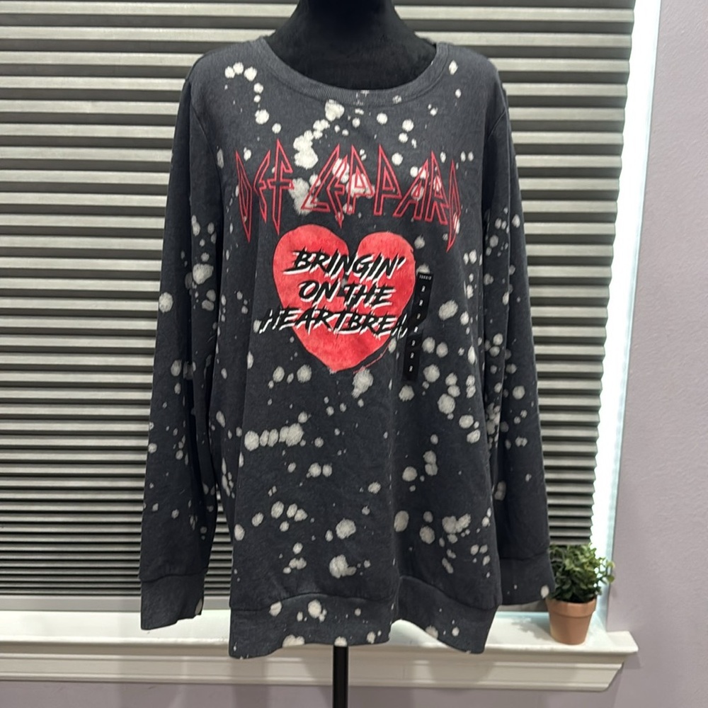 Black and White Crewneck Sweater with Classic Style